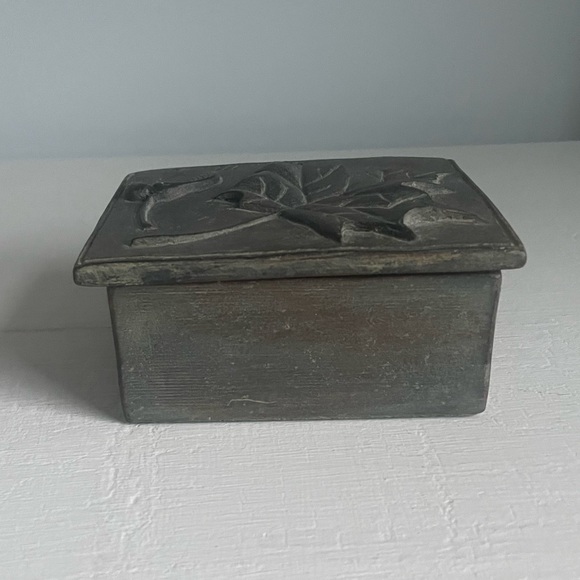 Vintage Hen Feathers Sugar Maple Trinket Box - Picture 6 of 10